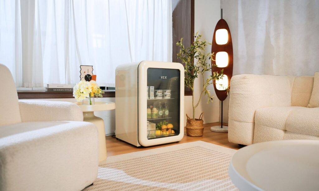 Tủ lạnh đựng đồ uống HCK 115L SC-130RD-S màu kem mặt kính phong cách Retro