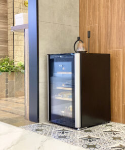 Tủ-rượu-HCK-70L-SC-70-E-mau-den-mat-kinh-chua-22-chai
